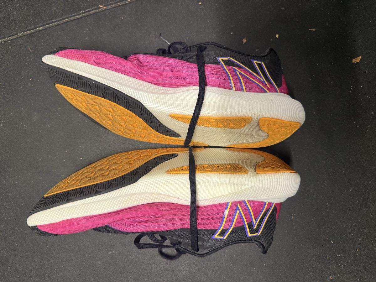 New Balance Scarpe da uomo: NewBalance Fuelcell Rebel V2 – Usato da Morges venduto da osc_klm9 1