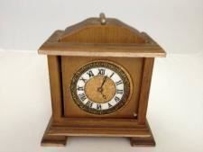Articoli in legno: Glasuntersetzer Holz mit Bild einer Uhr – Usato da Brügg BE venduto da rutschimedizin 1