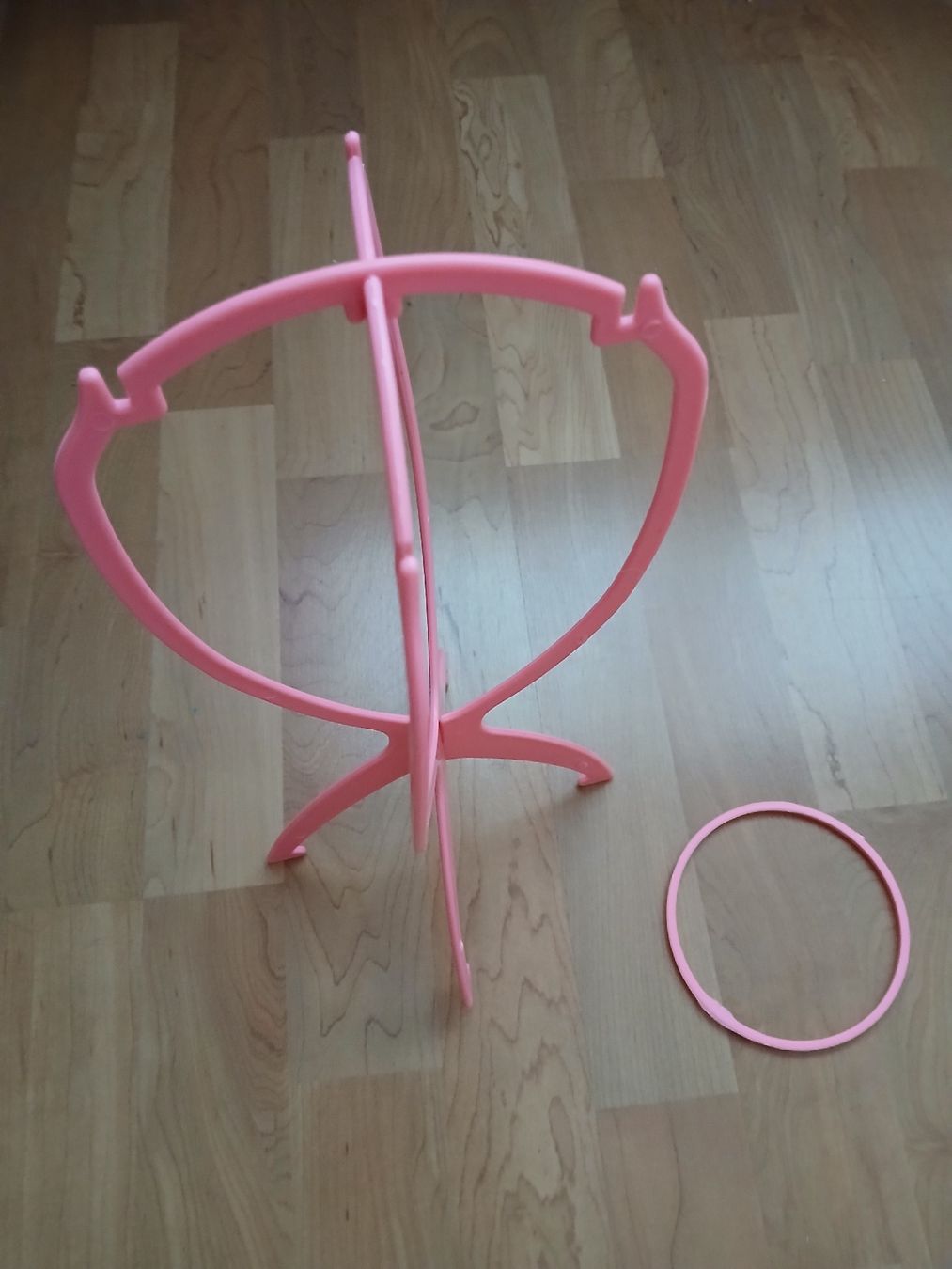 Parrucche: Porte-perruque en plastique rose – Nuovo (secondo la descrizione) da Le Brassus venduto da bla_7wxg 1