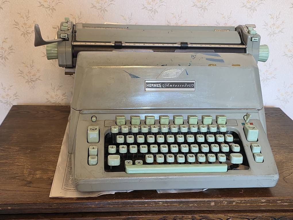 Hermès Macchine da scrivere: Machine à écrire Hermes ambassador – Usato da Coppet venduto da adu_bk8n 4