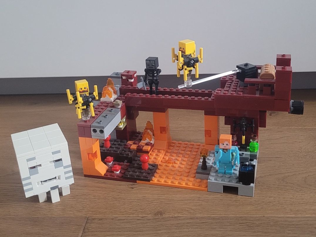 Lego Spielzeuge: Lego Minecraft 21154 – Gebraucht aus Urdorf von Daniela028