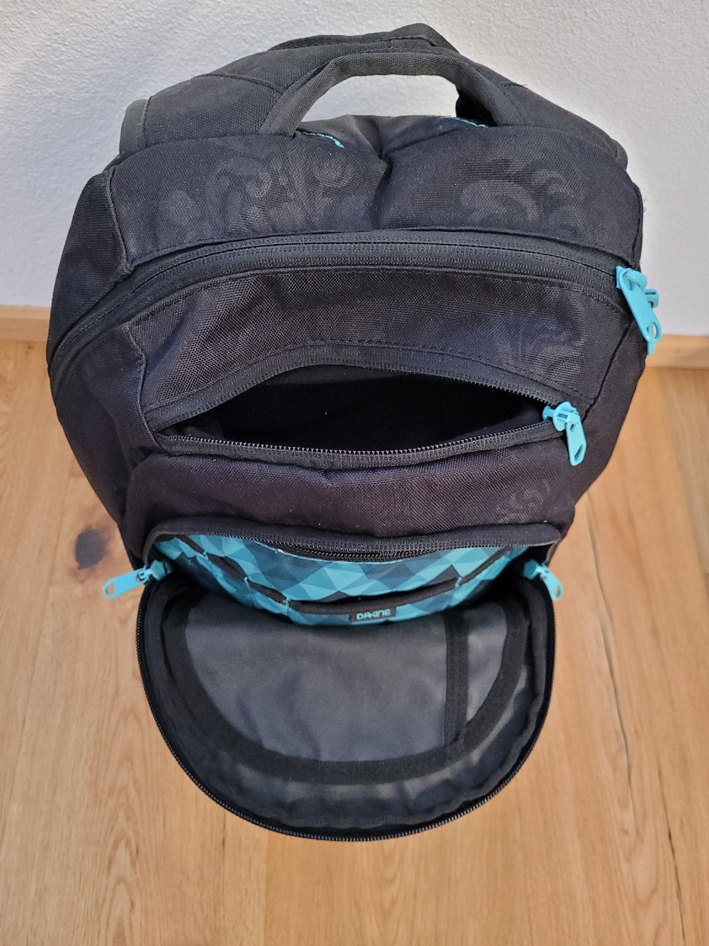 Dakine Zaini: Dakine Rucksack schwarz  – Nuovo (secondo la descrizione) da Bennau venduto da Moonshine_68 4