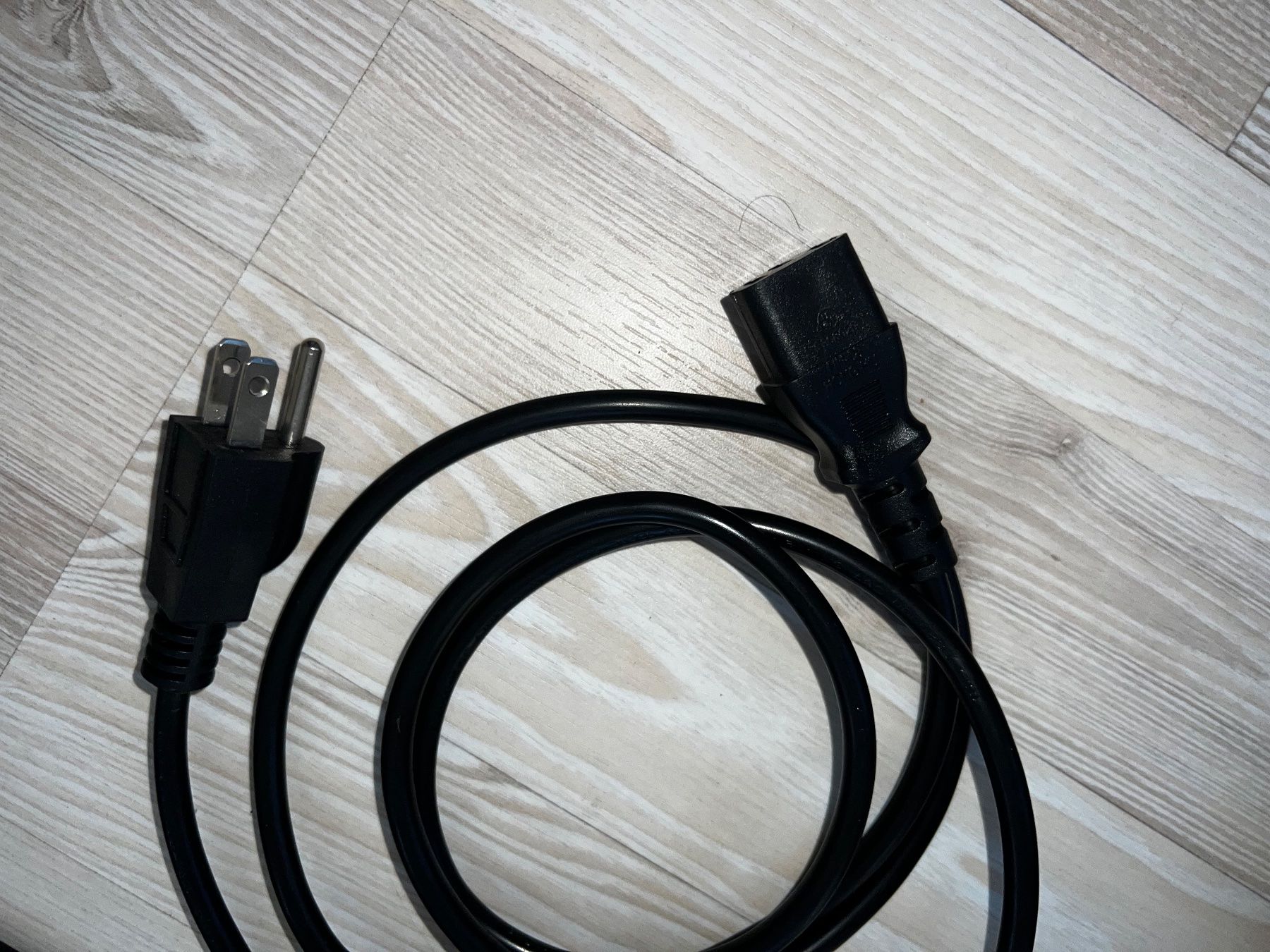 Kabel: Stromkabel Netzteil Stromkabelset Stecker verschiedene Kabel – Gebraucht aus St. gallen von Weltaristokrat 1