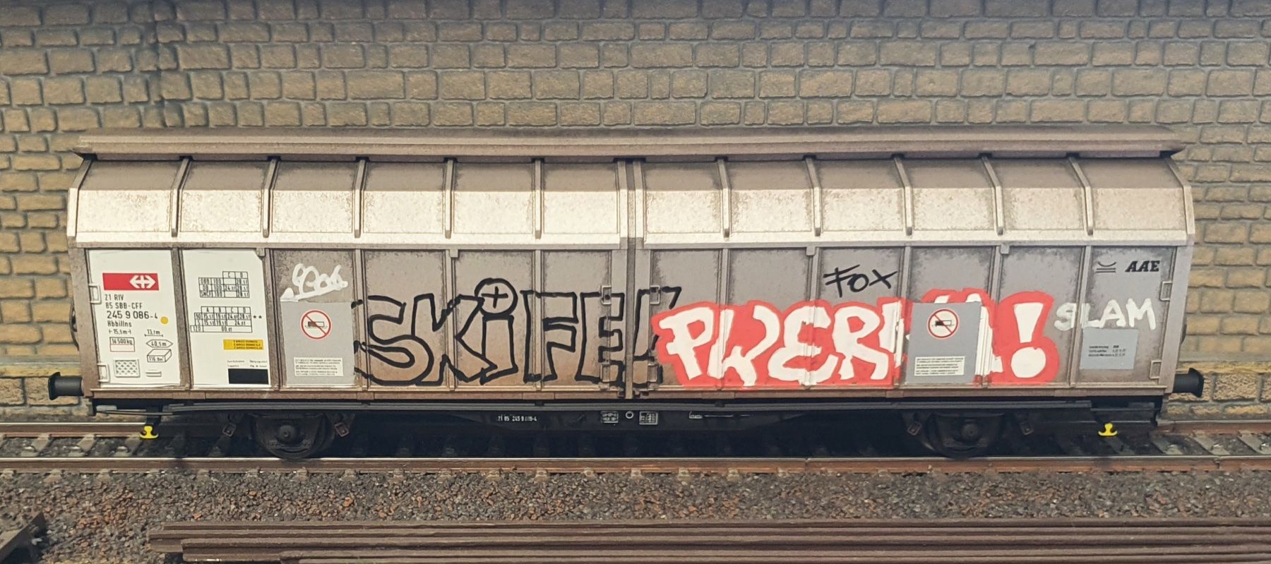 Roco Modellini di ferrovie: WAGON HBBILLNS, SBB-CFF, ROCO 46945, PATINE + GRAFFITIS – Usato da Loveresse venduto da FIFILOULOU