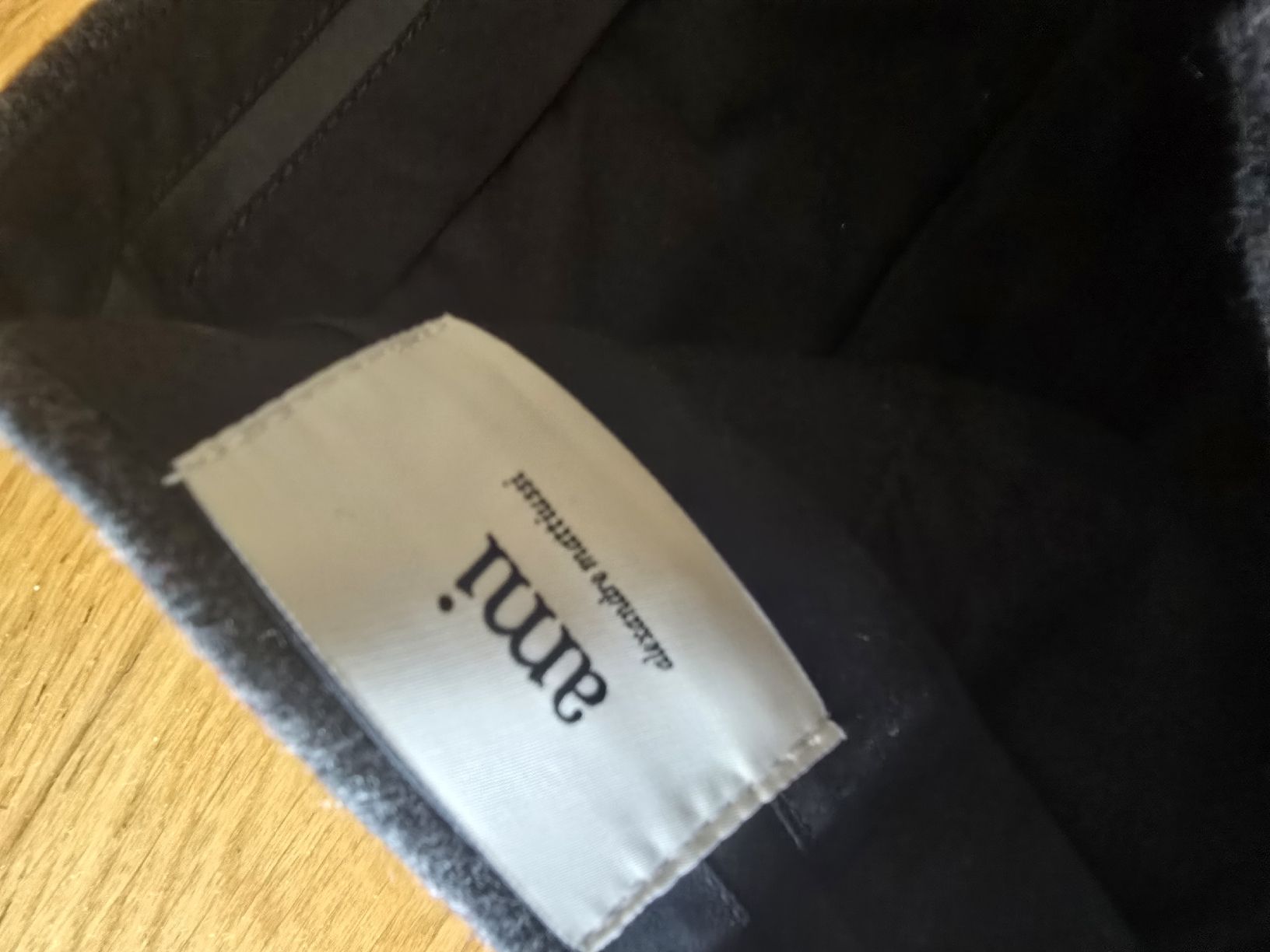 Pantaloni: Pantallon taille 40 marque Ami Paris comme neuf – Usato da St-Sulpice VD venduto da Celmi007 5