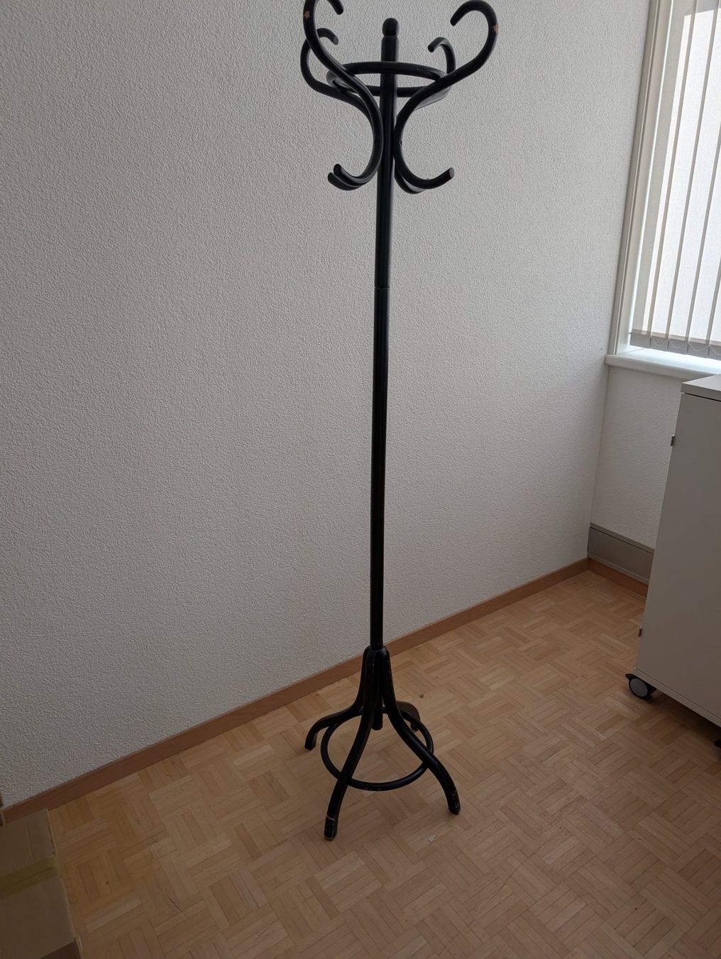 Guardaroba: Garderobe schwarze Vintage Look – Usato da Wil SG venduto da Yves_marion