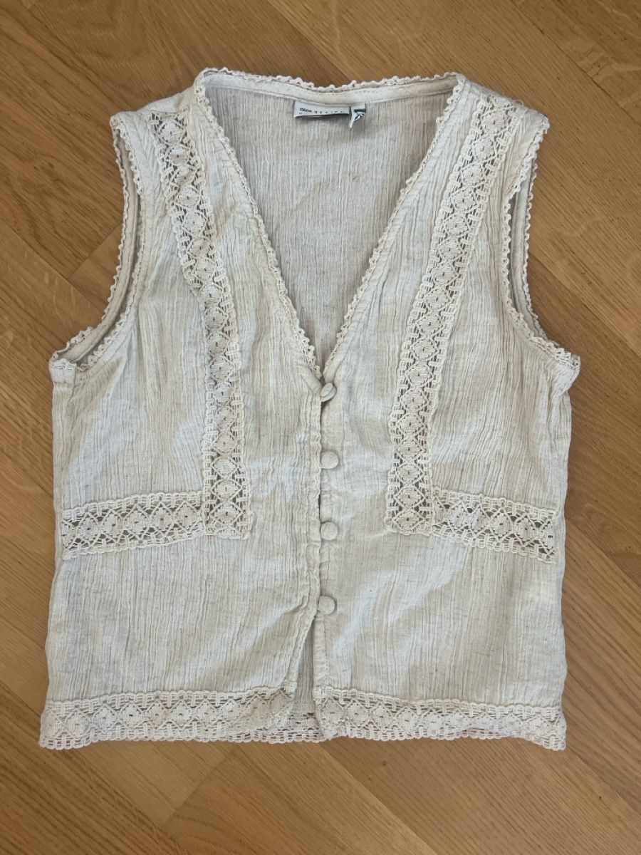 Asos Blusen: Wunderschönes Sommertop mit Spitze  – Gebraucht aus Egg b. Zürich von bia_5tmv