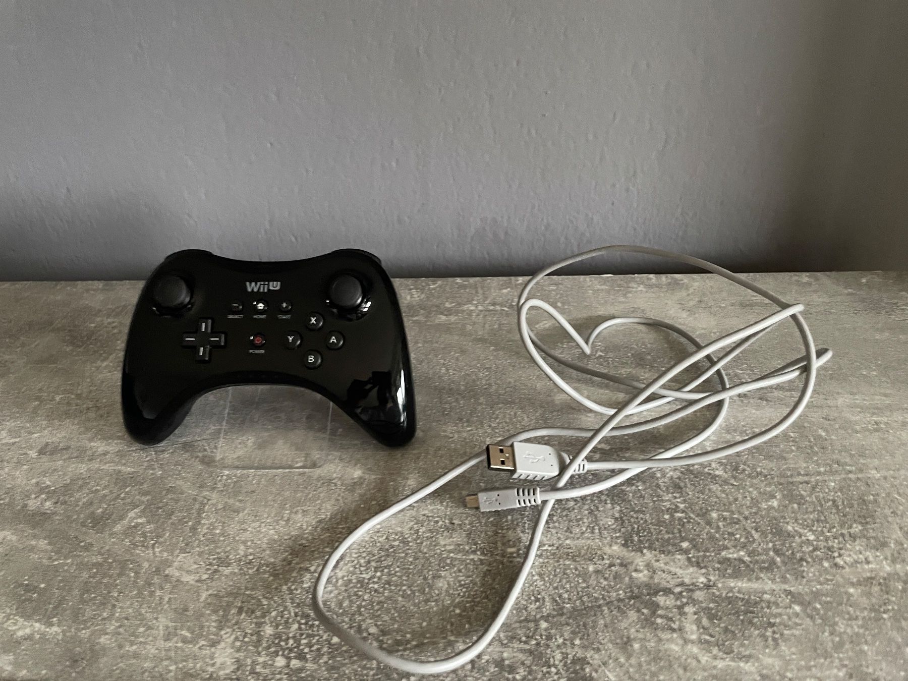 Nintendo Controller: Wii U Pro Controller  *ORIGINAL* – Gebraucht aus Oberglatt ZH von NerdStore 2