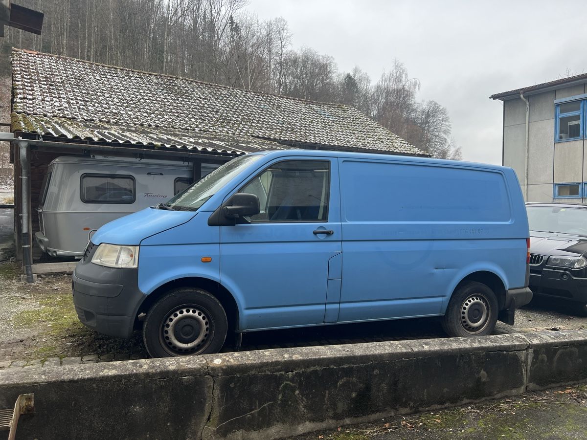 VW Veicoli commerciali: VW T5 Transporter Kasten – Usato da Oberhofen amThunersee venduto da Sammlerboy24