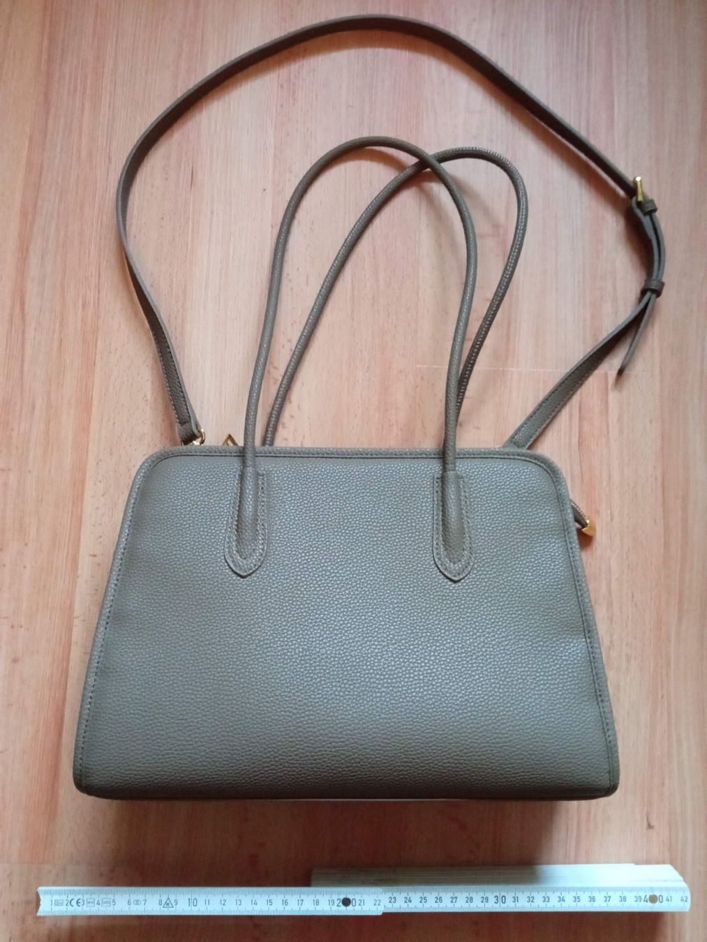 Taschen für Damen: Schicke Damen Handtasche neuwertig – Neu (gemäss Beschreibung) aus Bülach von uba_p272 1