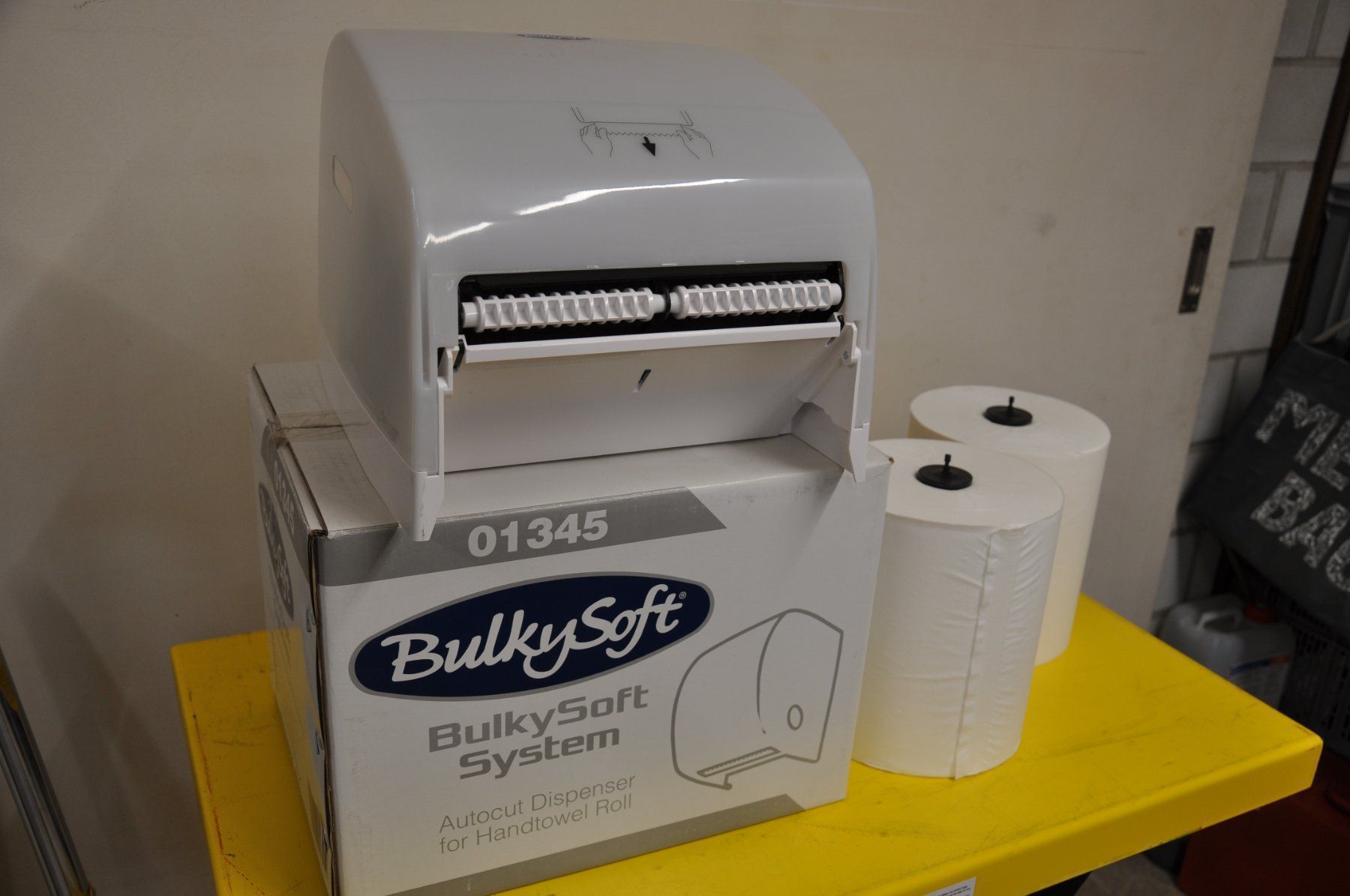Portasciugamani: Bulkysoft Papierspender 9 stk. – Nuovo e nell'imballaggio originale da Rothrist venduto da Sheriff94 1