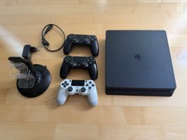 PlayStation 4 Slim 500 GB mit 3 Controller und div. Spielen