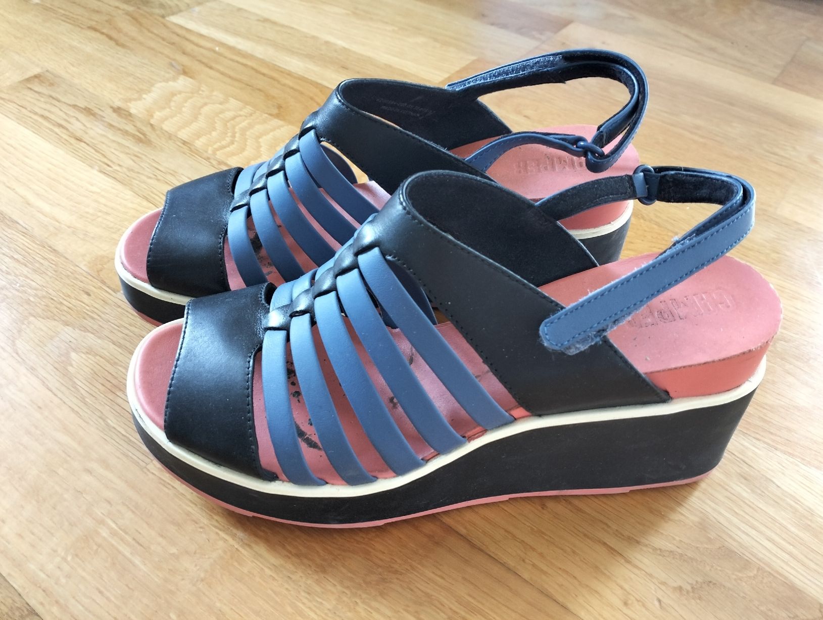 Camper Scarpe da donna: Wenig getragene Camper Sandalen – Usato da Dietikon venduto da CarlaWaag