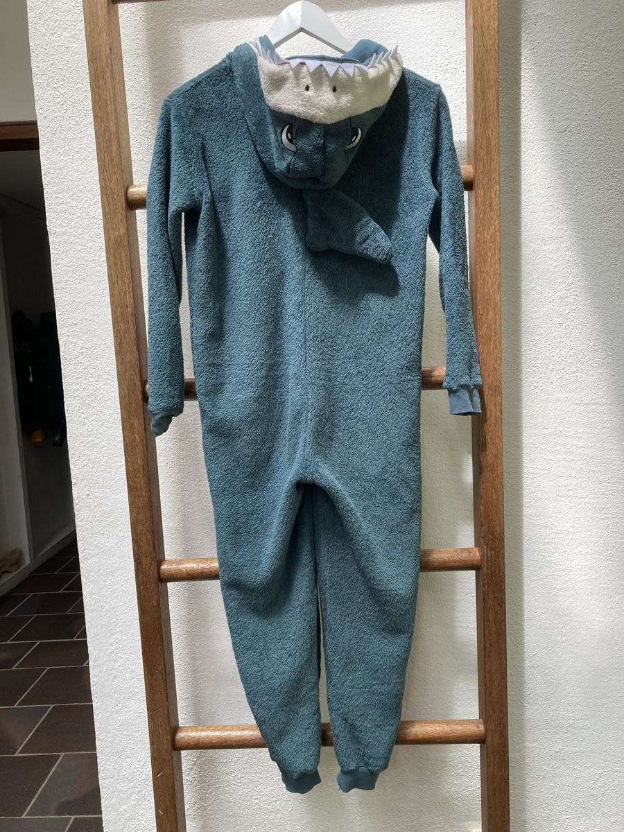 Tute: Shark Onesie – Usato da Winterthur venduto da niemim 2