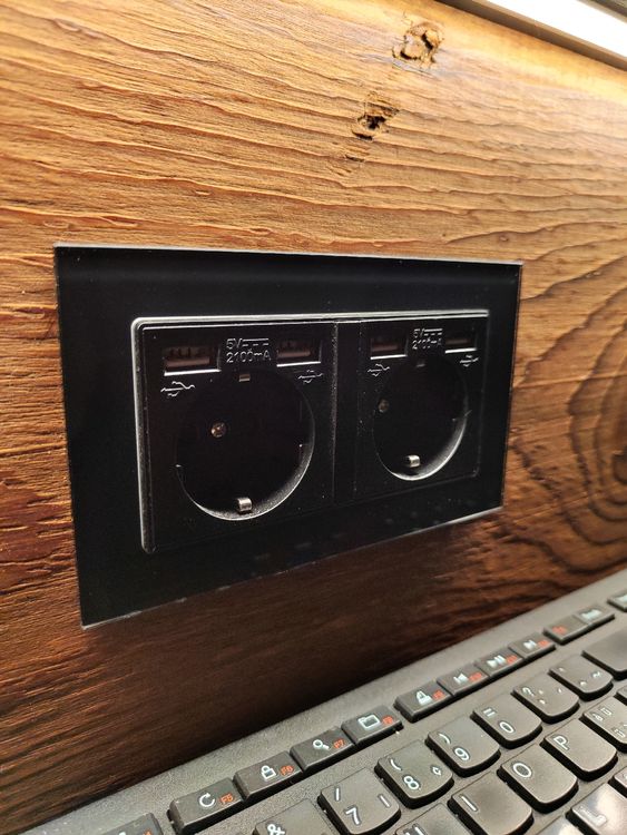 KSTE Wandsteckdose Mit 2 EU Steckdosen & 2 USB Anschlüssen, 250 V / 16 A, 5 V / 2,4 A Gesamt, Weiß, Mit Kinderschutz