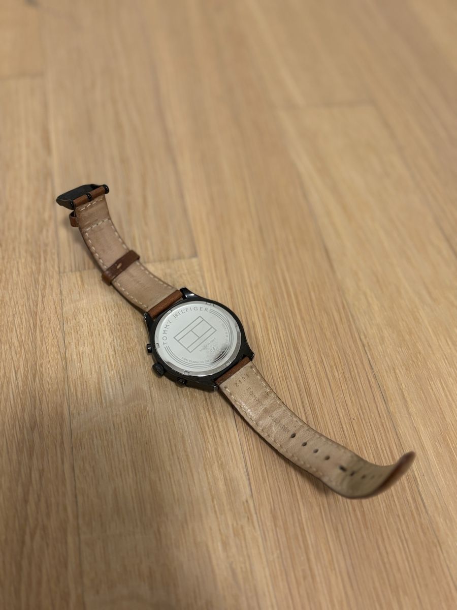 Tommy Hilfiger Uhren: Montre Tommy Hilfiger, cuir brun – Gebraucht aus Fribourg von pythont01 4