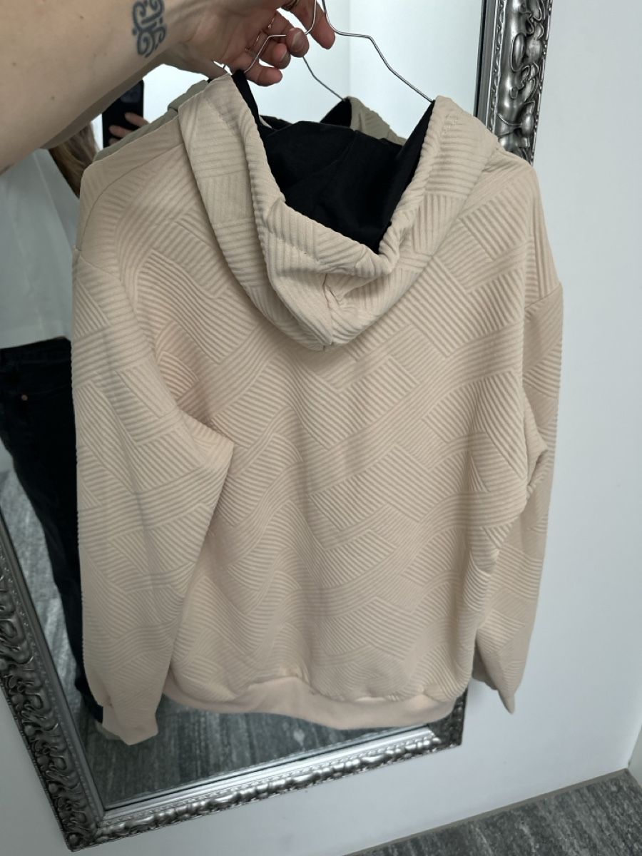Maglioni & Felpe: Beige textured zip-up hoodie, size M – Usato da Sementina venduto da NinaDel 3