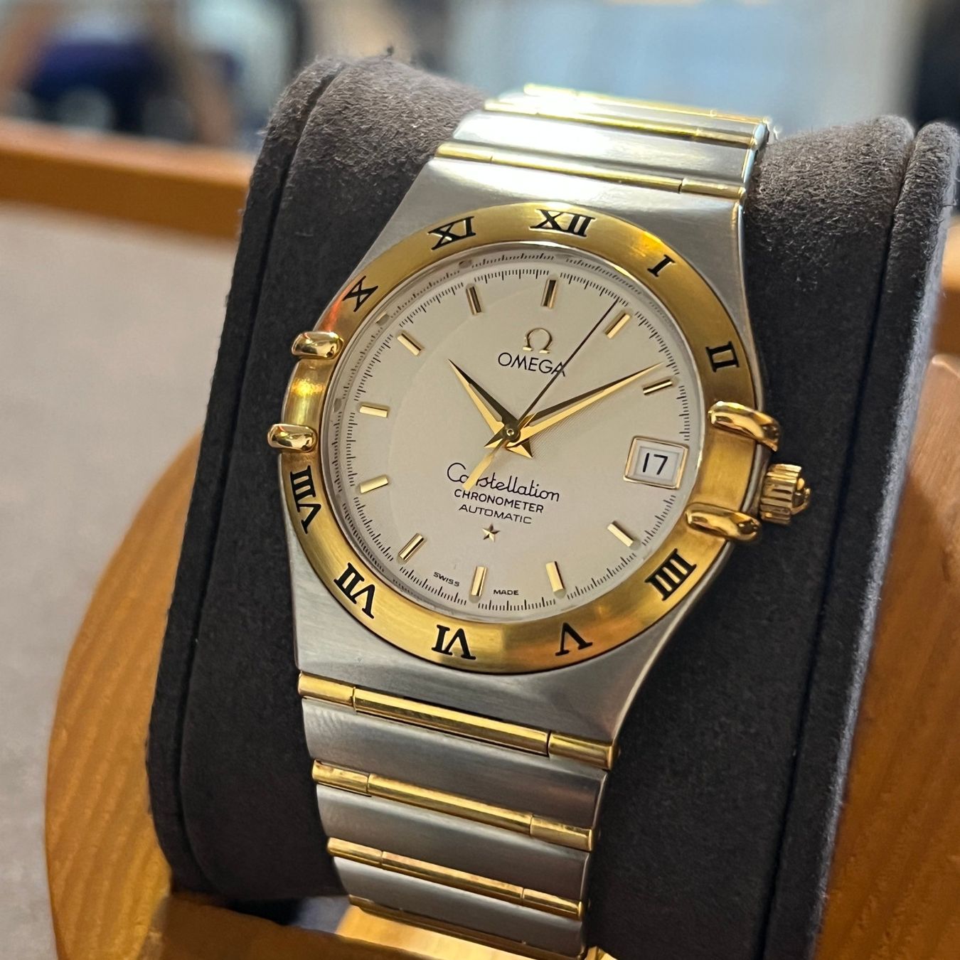 Omega Montres: FLASH SALE Omega Constellation Automatic Date Gold Bezel 120 – D'occasion à Carouge GE par Watchaser 2