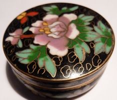 SEHR SCHÖNE CLOISONNÉ DOSE,--4,5 x 2 CM,--SEHR GUTE QUALITÄT