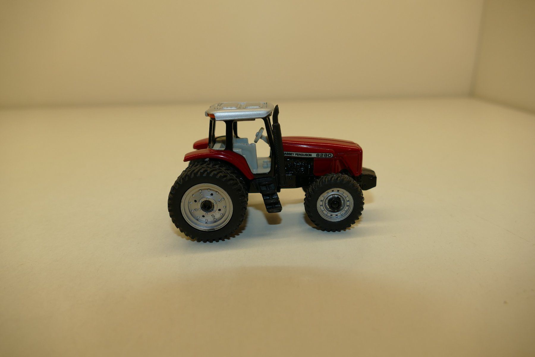 Kit di modellismo & Modellini statici: Metallmodel: Massey Ferguson 8280 Traktor – Nuovo (secondo la descrizione) da Niederhasli venduto da rail-duerst 3