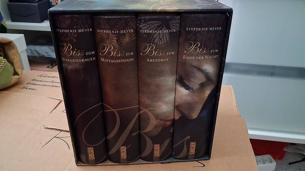 Livres: STEPHENIE MEYER - Buchreihe "Biss" (Twilight) – D'occasion à Lyss par Be_Rady
