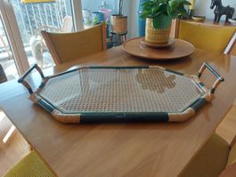 Grosses Vintage Tablett aus Rattan mit Glasplatte