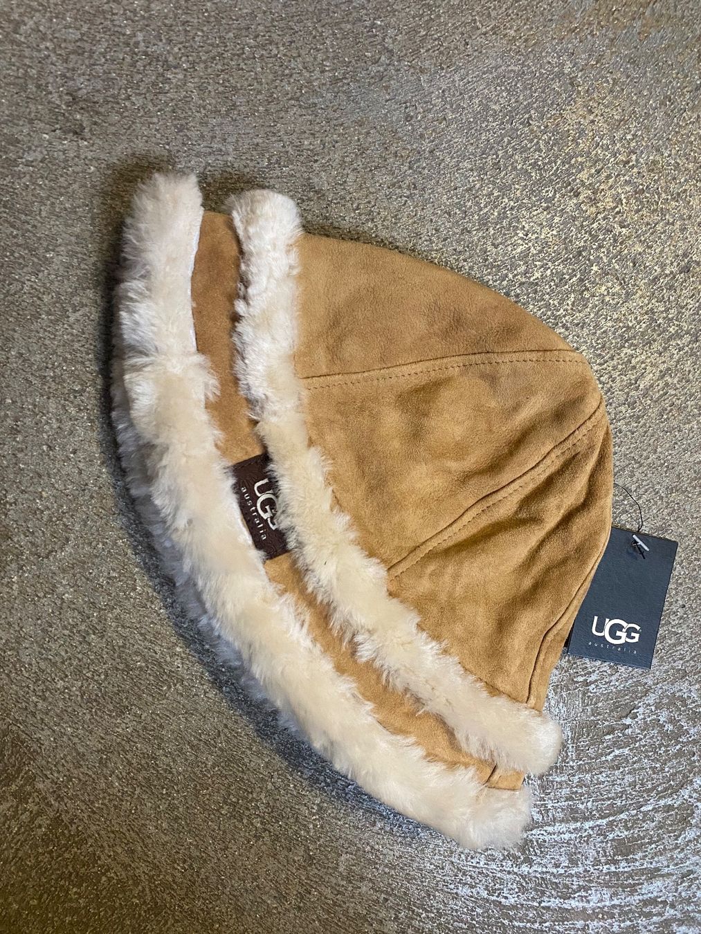 Ugg Altro abbigliamento per bambino: Chapeau UGG Chestnut Taille unique Kids – Nuovo e nell'imballaggio originale da Orbe venduto da D-stockFactory-Orbe 1