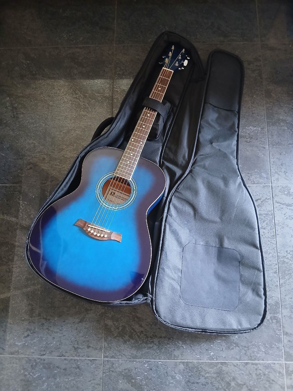 Strumenti musicali: Gitarre blau inklusive Gewa Bag – Usato da Galgenen venduto da Liv_Steinauer_1