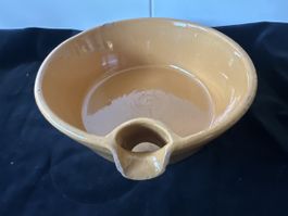 Antike Milchschüssel mit Ausguss zum entrahmen Keramik D. 32