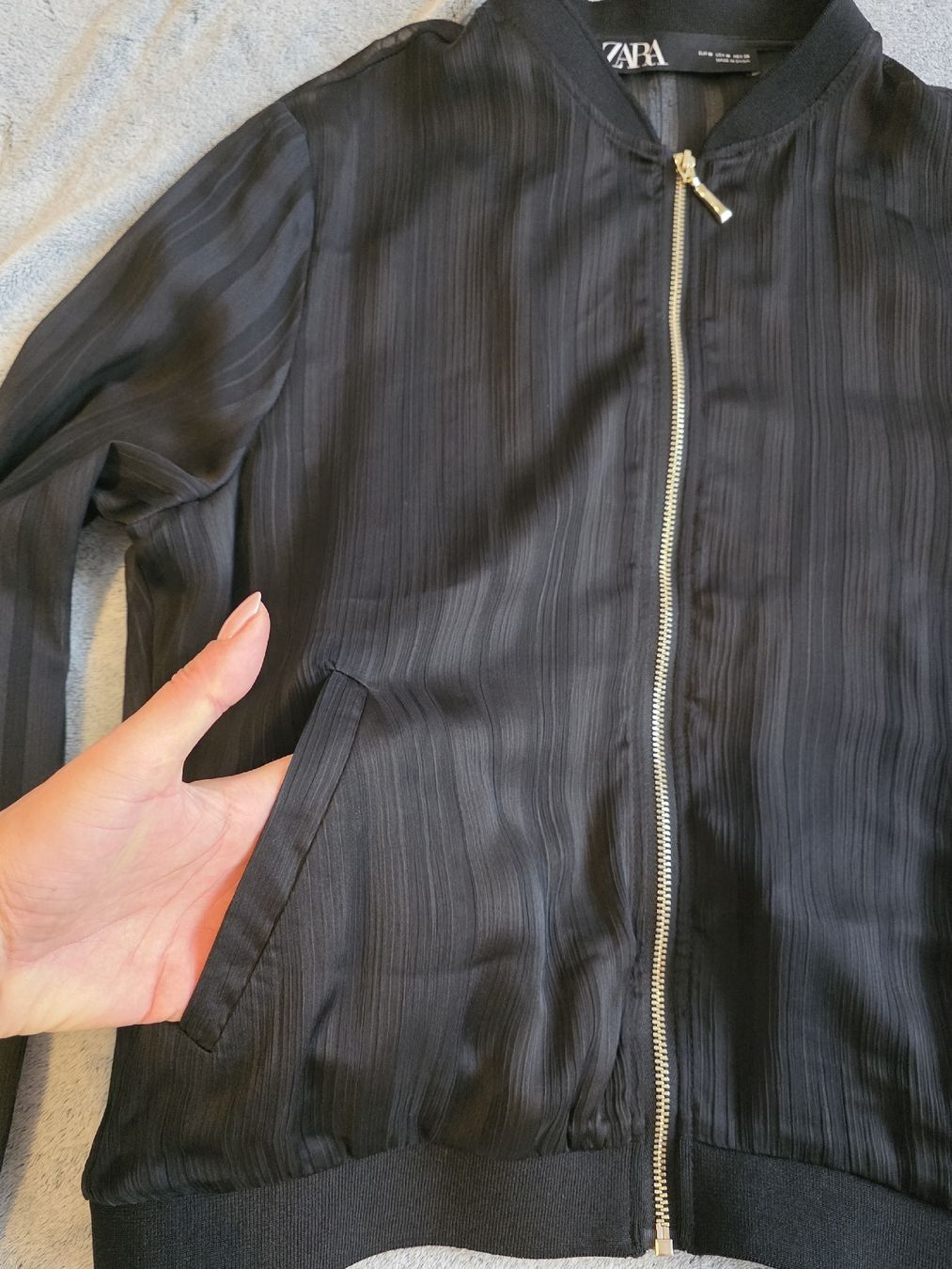 Zara Camicette: Schwarze Zara Bluse, Grösse M – Nuovo (secondo la descrizione) da St Gallen venduto da vir_5kgt 4