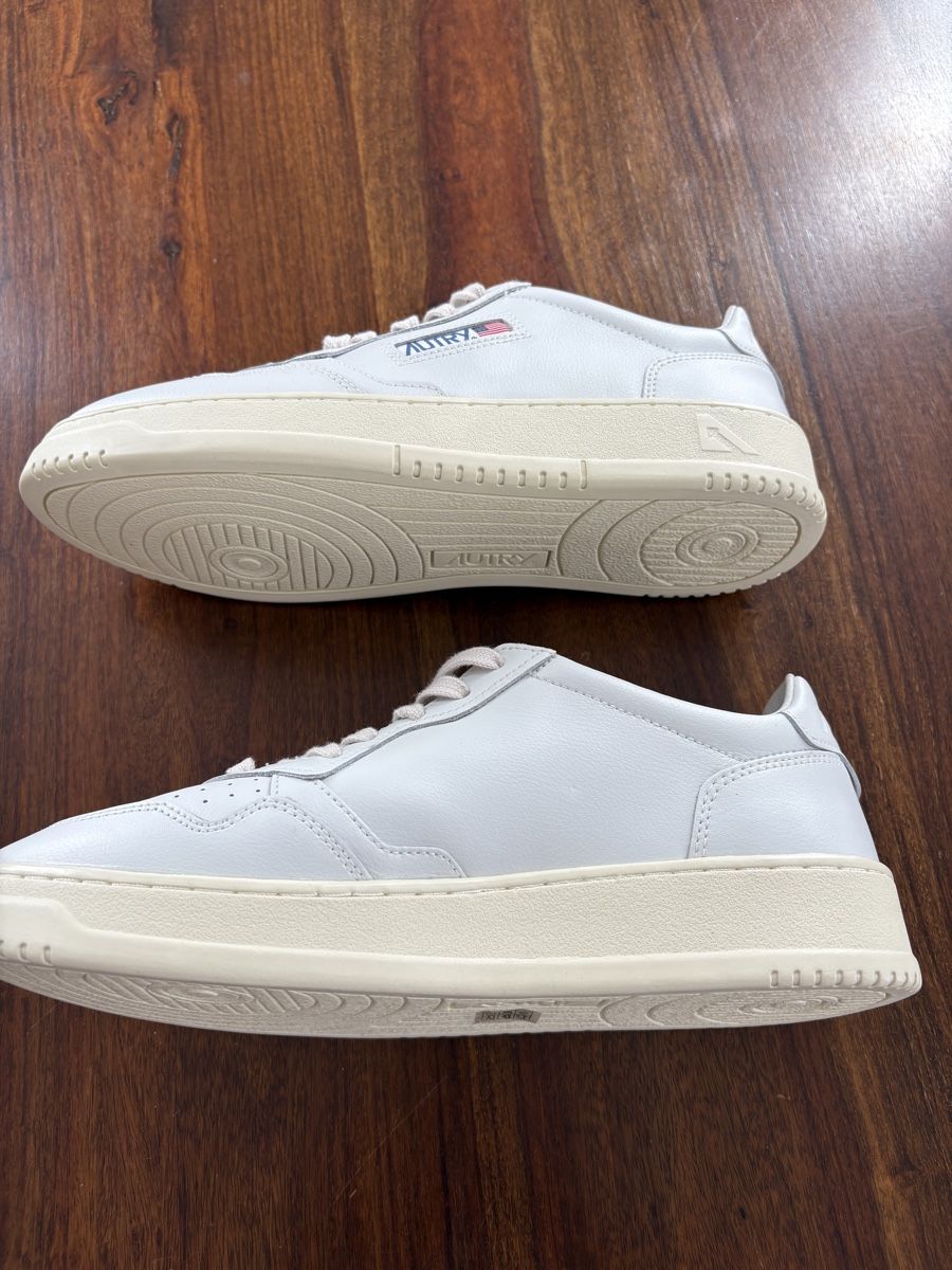 Autry Scarpe da uomo: Autry Medalist Herren, Farbe White/White, Grösse 42 – Nuovo (secondo la descrizione) da Gossau SG venduto da Bidzilla 2