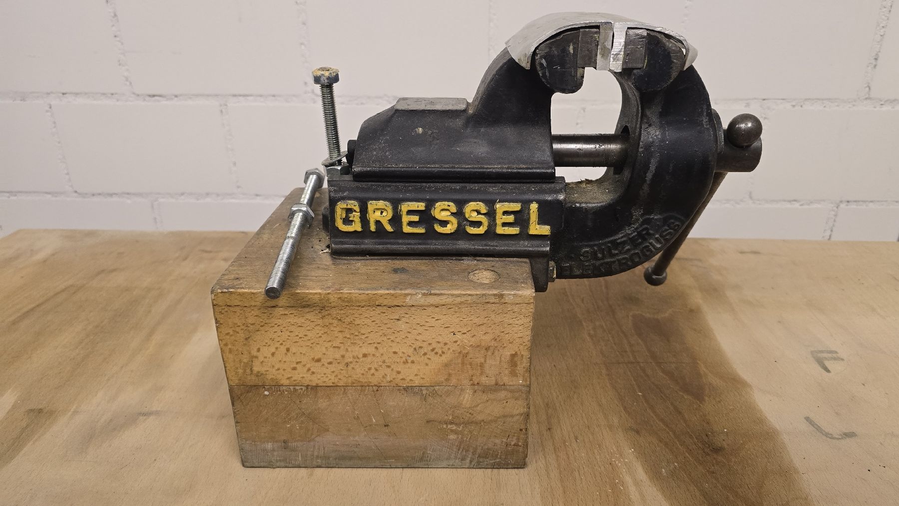 Gressel Tutti gli attrezzi: Schraubstock Gressel Tischmodell guter Zustand – Usato da Neerach venduto da NathiR 1