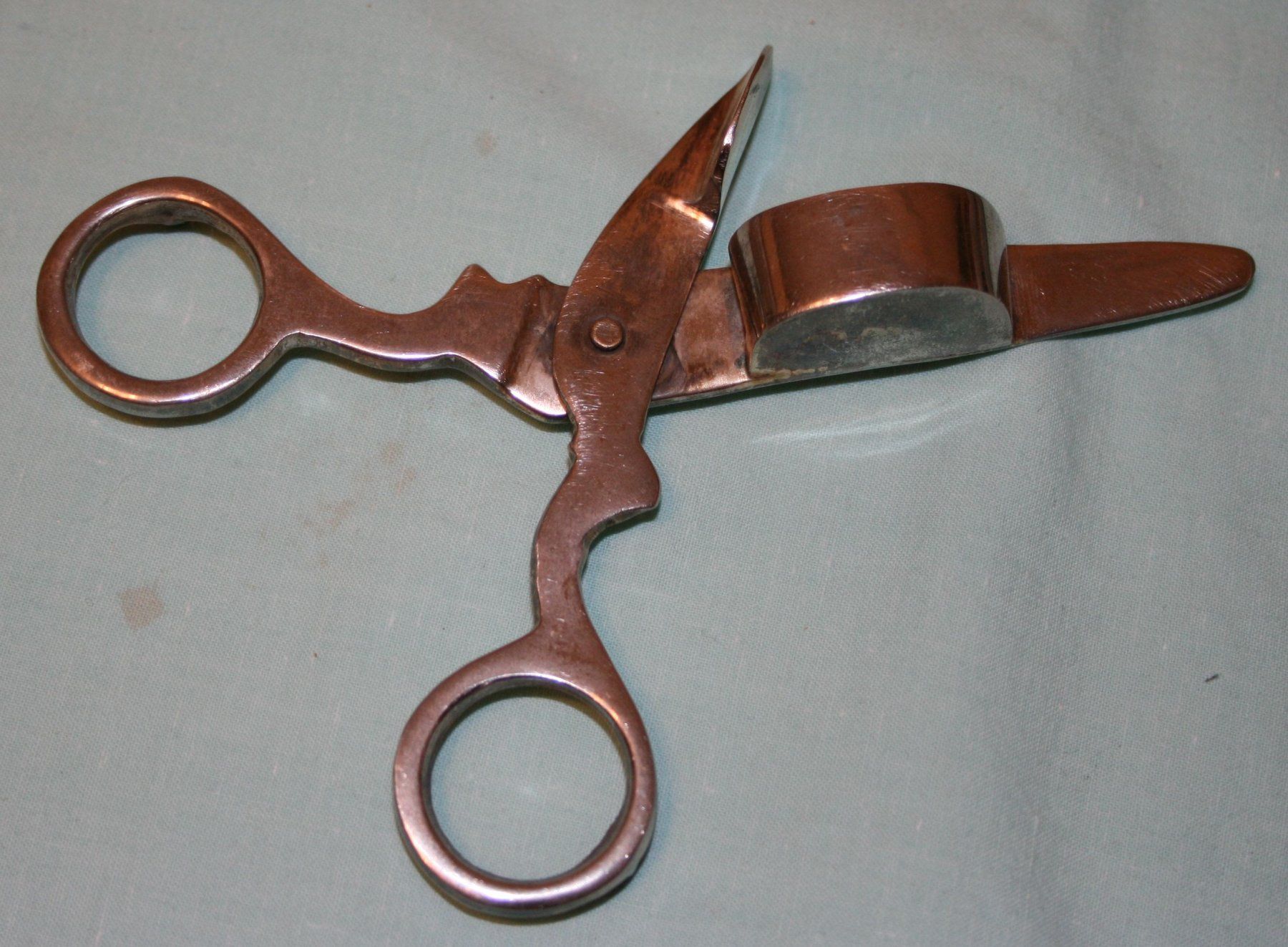 Tutti gli attrezzi: Antike Kerzenschere (Dochtschere) versilbert oder so. – Usato da Cadenazzo venduto da Mikeshop 1