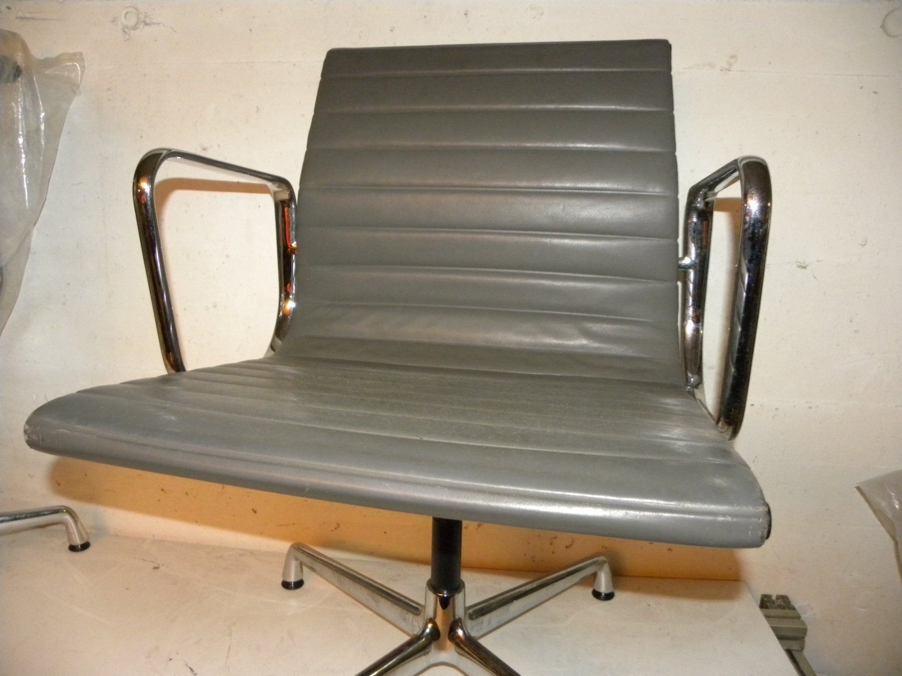 Sedie: VITRA EAMES EA 108 ALUGROUP – Usato da Küsnacht ZH venduto da walterzingo