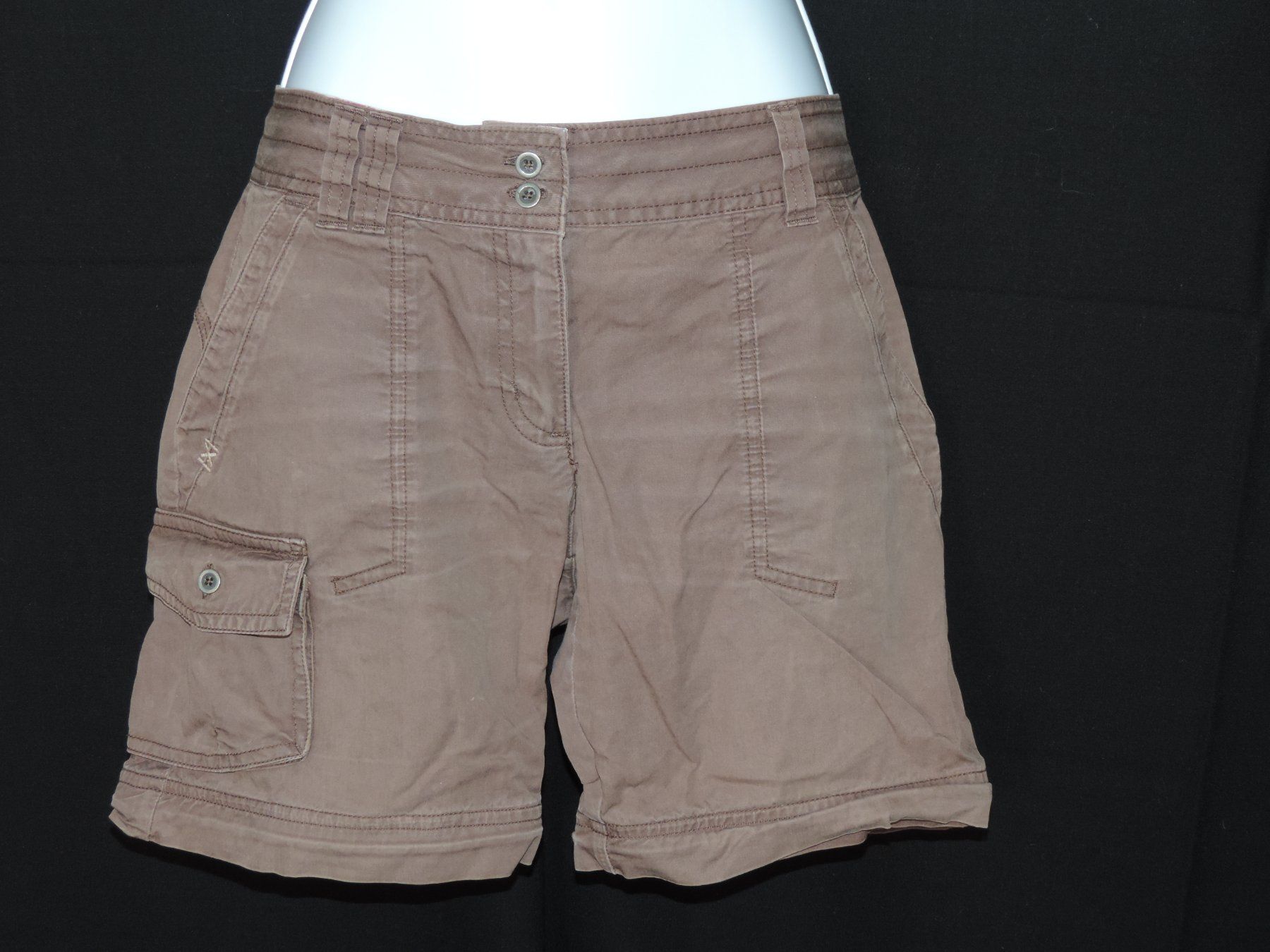 Pantaloni: short brun gris – Usato da Genève venduto da Axelle333 3