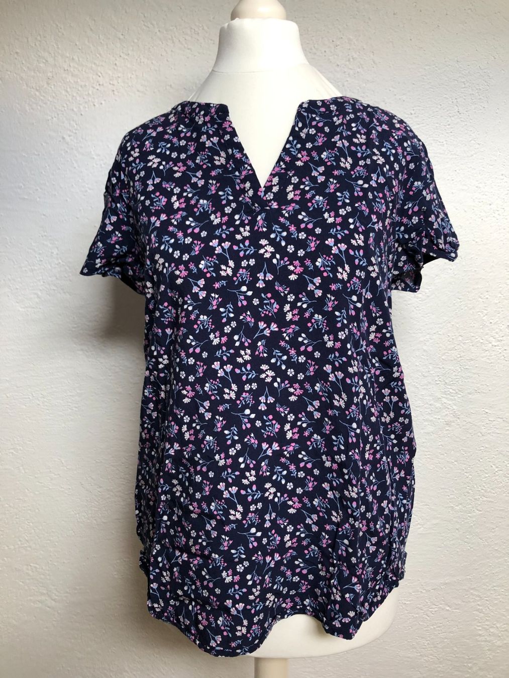 Esprit T-Shirts: T-Shirt Esprit Gr. 36 - neuwertig – Neu (gemäss Beschreibung) aus Eschenbach SG von mhbob