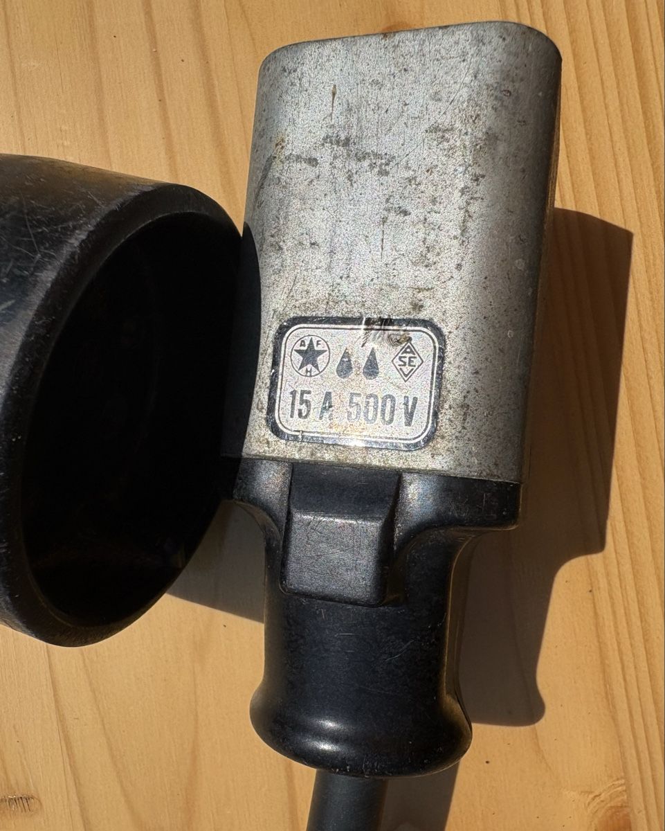 Stecker: Alter/antiker Industriestecker 15A 500V – Defekt aus Glattbrugg von Jaspis10