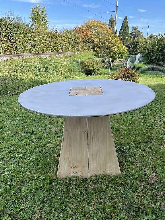 Tables: Tisch rund – D'occasion à Uttwil par Mirabellablau