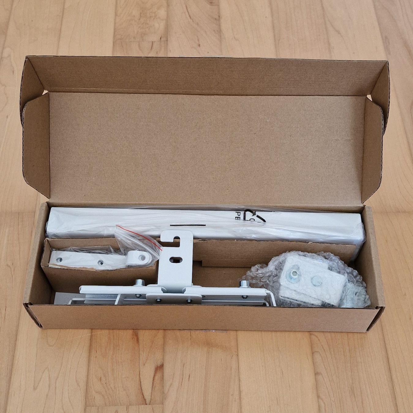 Proiettori: Unused projector mount – Nuovo (secondo la descrizione) da Bern venduto da map_8wd9 1