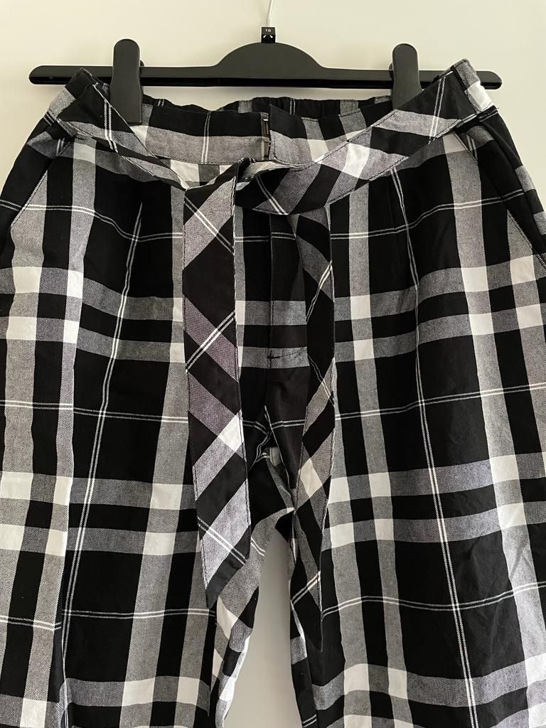 Pantaloni: Pantalon noir et blanc – Usato da Sion venduto da edelweissse 1