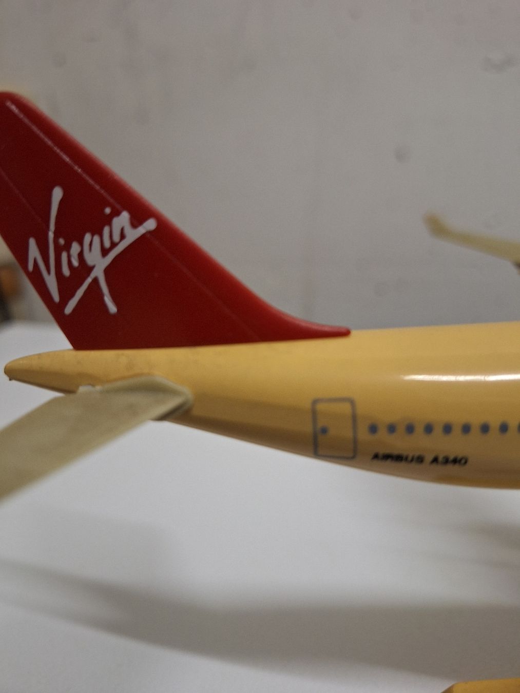 Airbus Kit di modellismo & Modellini statici: Airbus A 340 Virgin Atlantic – Usato da Glattbrugg venduto da Rene1766
