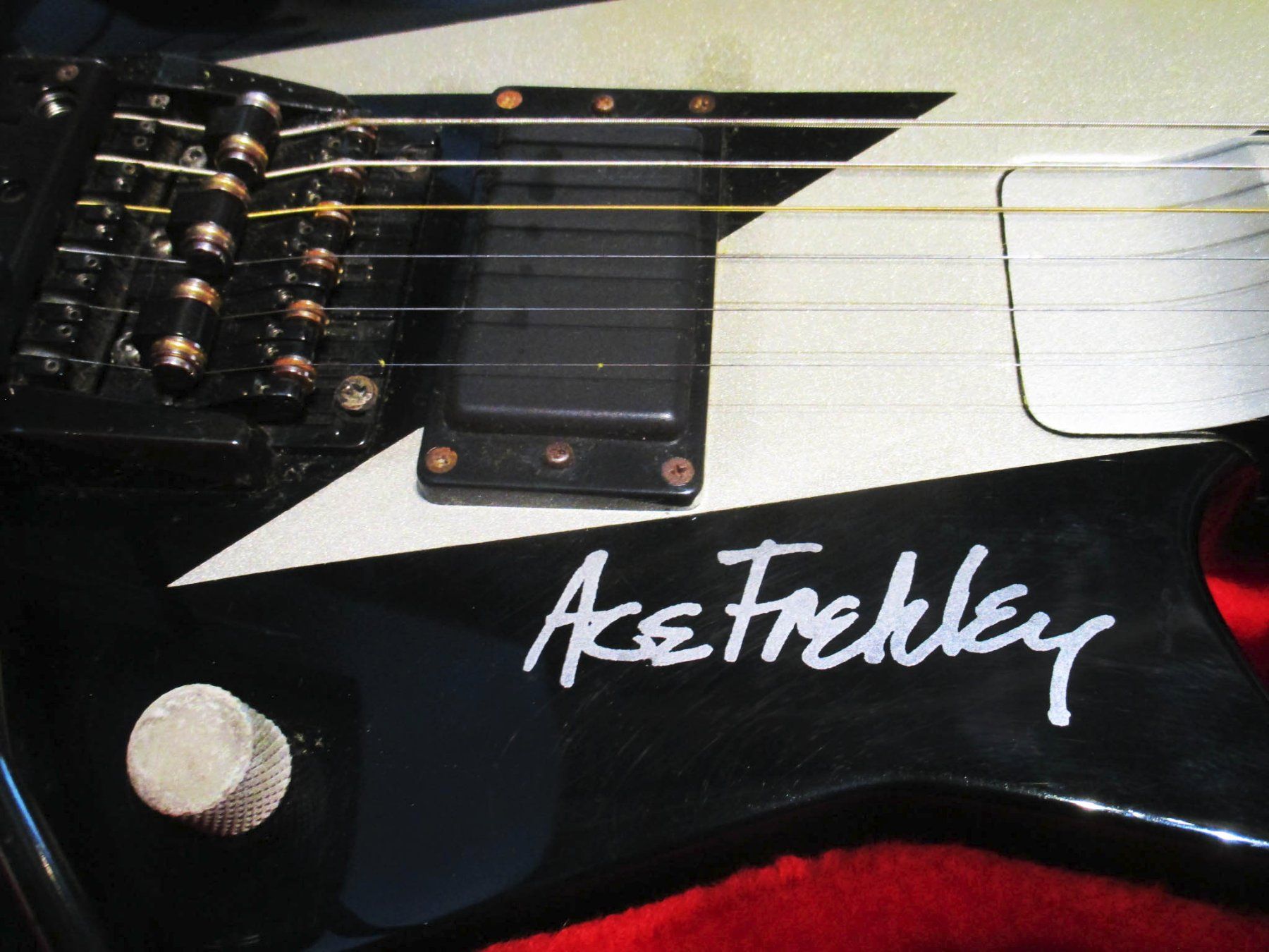 Washburn Musikinstrumente: Washburn AF-40 V Ace Frehley – Gebraucht aus Riedtwil von  5