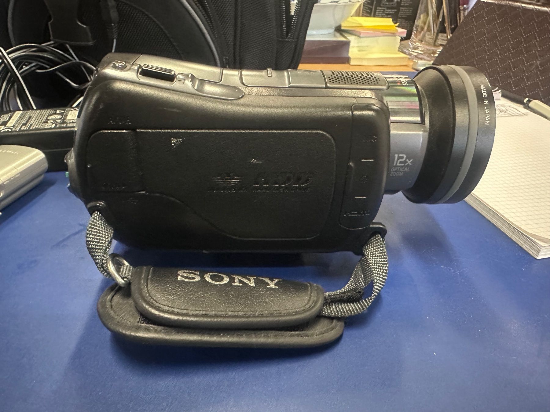 Sony Camcorder: Sony HD AVCHD Kamera mit Zubehör – Gebraucht aus Strengelbach von  8