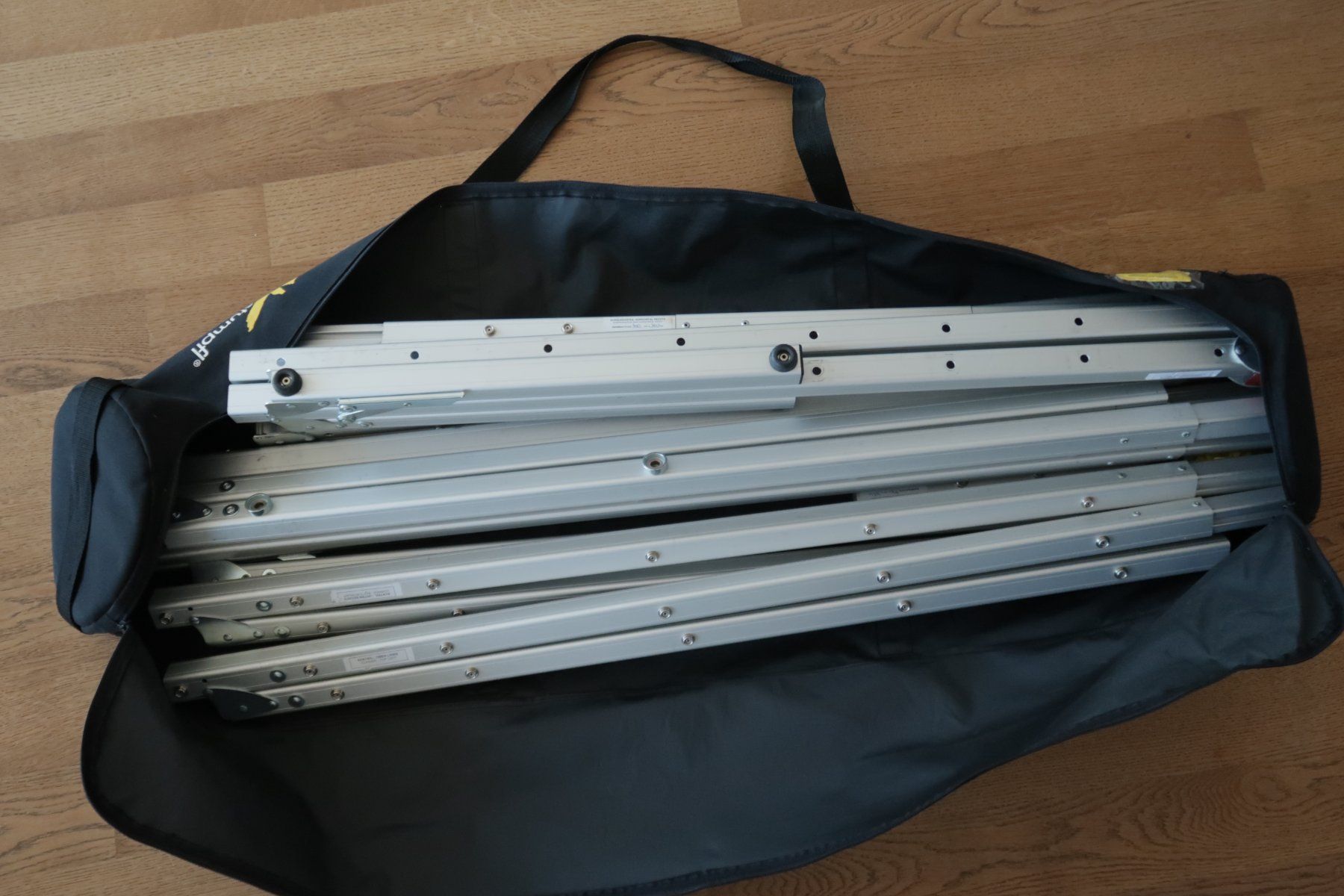 Home Cinema: AV Stumpfl mobile Projektionsleinwand 3.5 x 3.5 Meter – Usato da Niederrohrdorf venduto da Katztatz 3