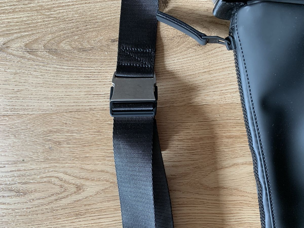 Rains Borse: Sac banane noir Rains – Nuovo e nell'imballaggio originale da Genève venduto da vic_s9c5 7