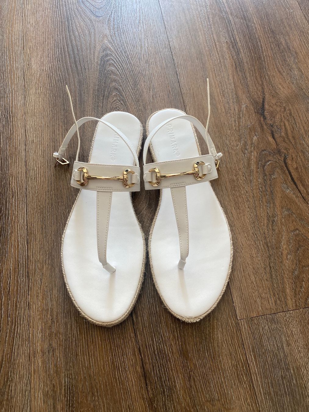 Scarpe da donna: Sandalen weiss Gr. 41 – Usato da Wolfwil venduto da Piccola87