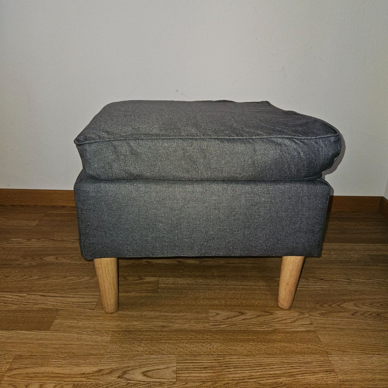 Sgabelli: Gemütlicher Hocker Grau, Top Zustand! – Nuovo (secondo la descrizione) da Aarberg venduto da ruf_28cf 1
