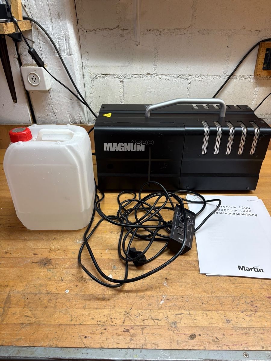 Toutes les machines: Nebelmaschine Magnum – D'occasion à Rafz par cor_hj27 1