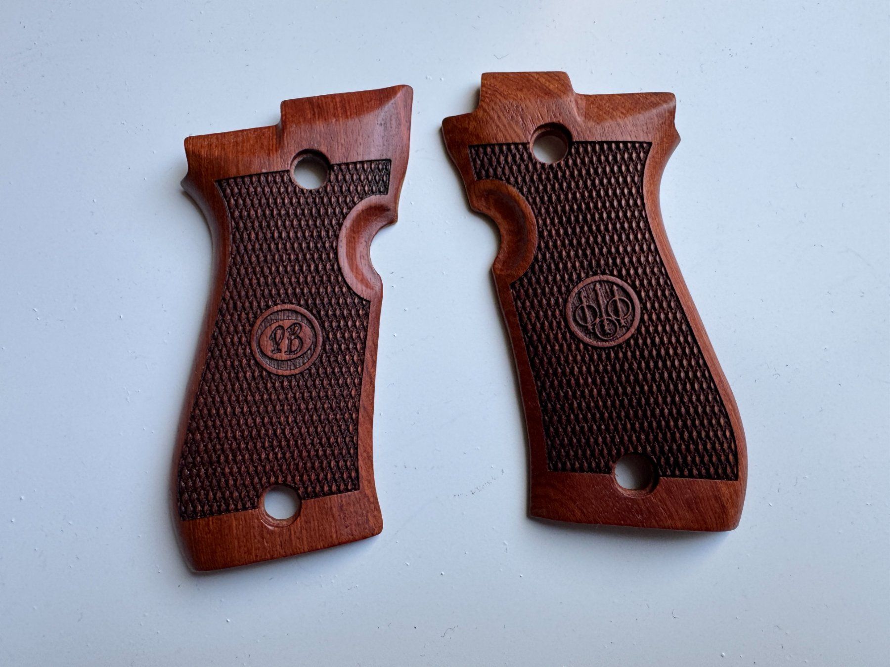 Tutti gli attrezzi: Beretta 84 Satz Hartholzgriffe – Usato da Collex venduto da commander31
