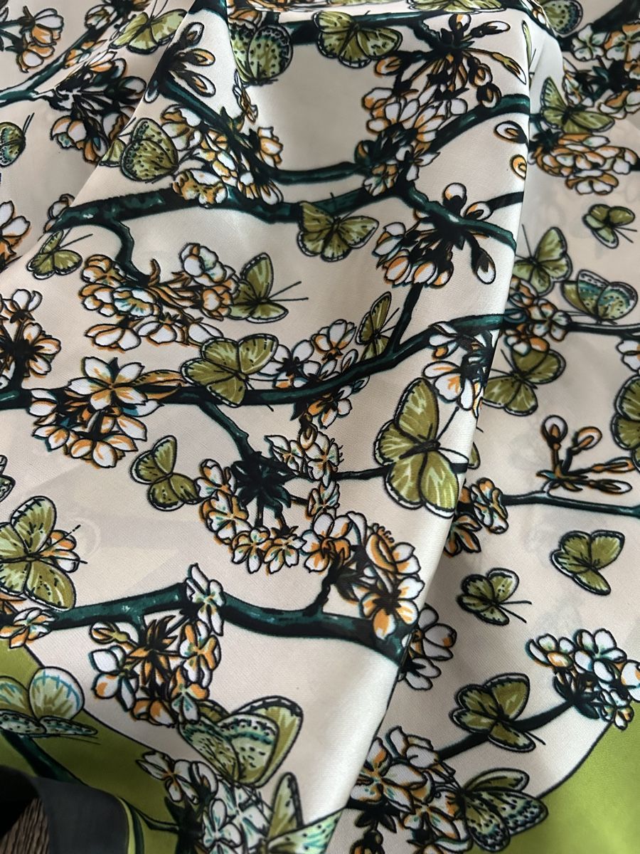 Foulards, Tücher & Schals: Halstuch mit Schmetterlingen – Neu (gemäss Beschreibung) aus Hofstetten SO von Treasurefinds 1